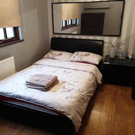 לונדון Master Room Near Heathrow מראה חיצוני תמונה